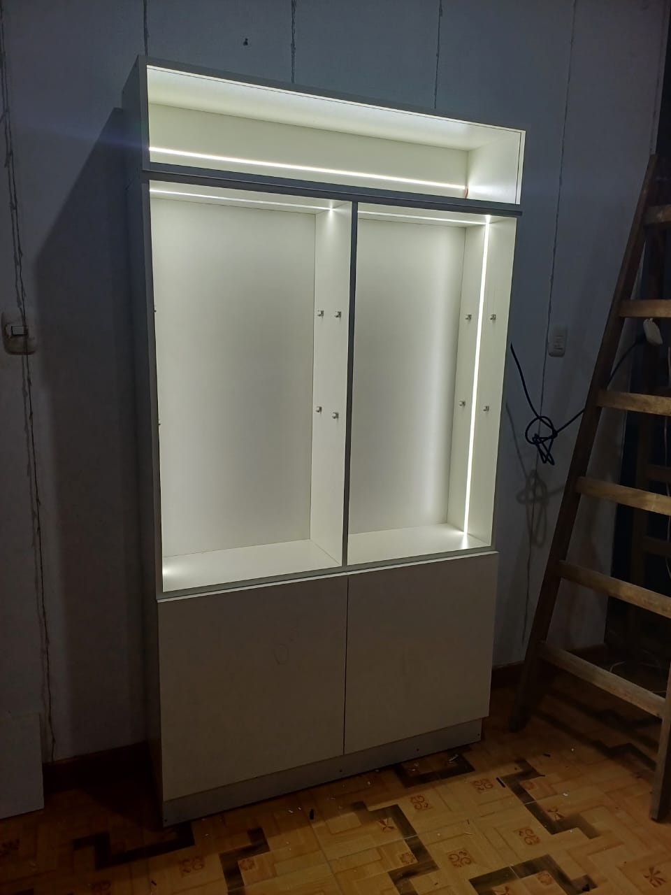 Mueble Exhibidor con Iluminación LED